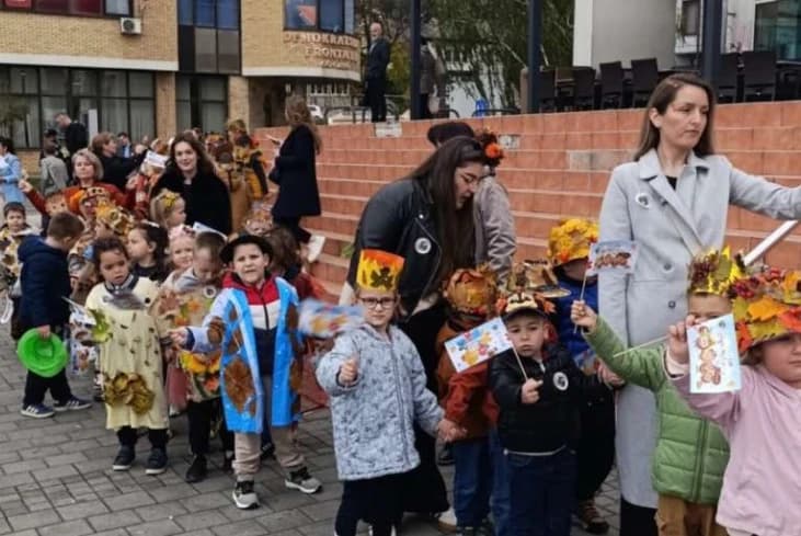 Festival kestena počeo defileom