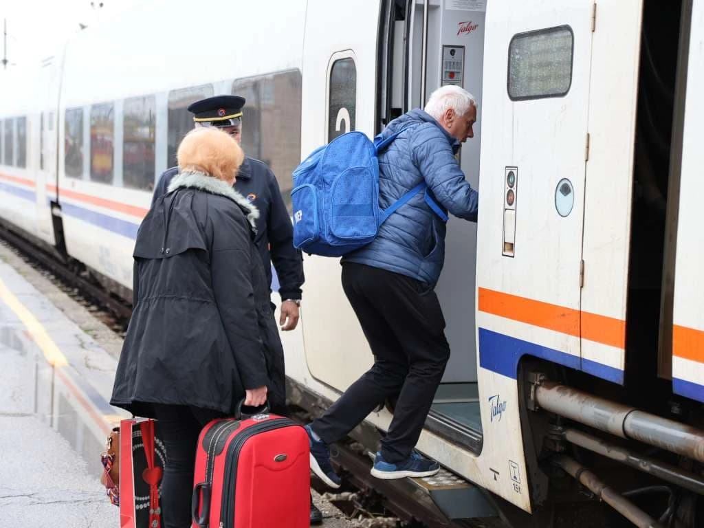 Prvi putnici na novoj liniji