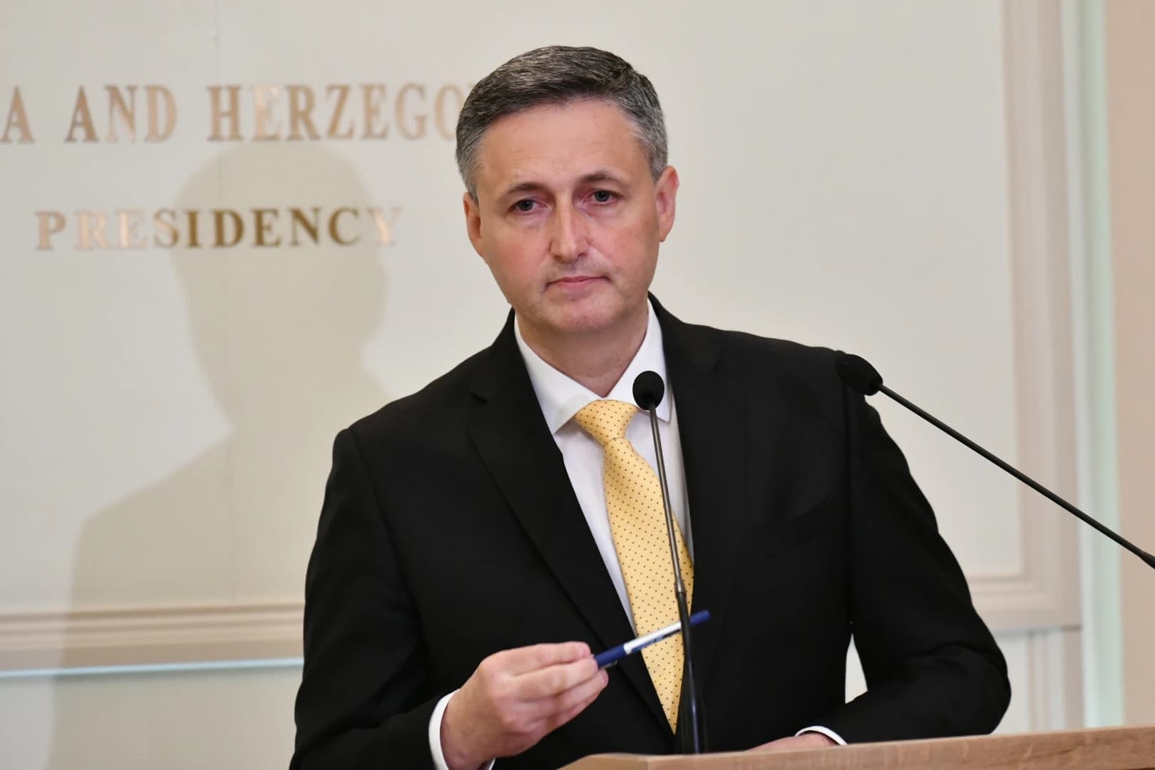 Bećirović: Neprihvatljivo uskraćivanje novinarskih prava i sloboda Avdi Avdiću