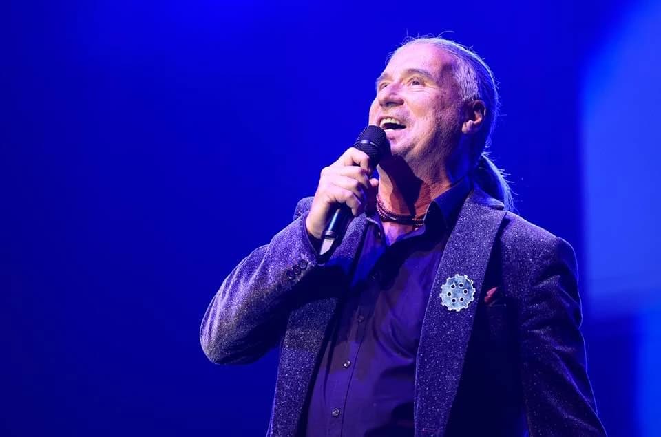 Karan najavljuje večer snažnih emocija i bezvremenskih pjesama