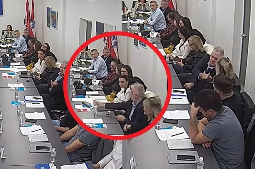 Sramota u Grudama: Vijećnik HDZ-a kolegici oteo mikrofon, drugi je omalovažavao, ostali su joj se smijali