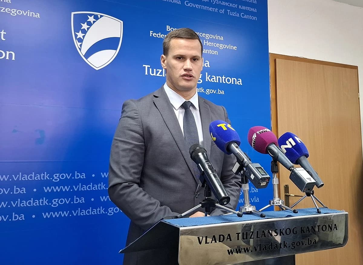 Halilagić o "ponderisanju i mahalanju Sabine Ćudić": Tuzlanskom kantonu treba uzeti sve, a ne vratiti ništa!?