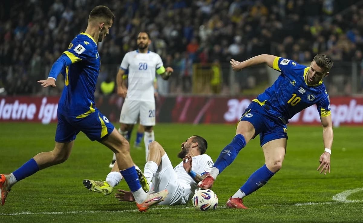 Demirović (desno) propustio oktobarske i novembarske mečeve bh. tima