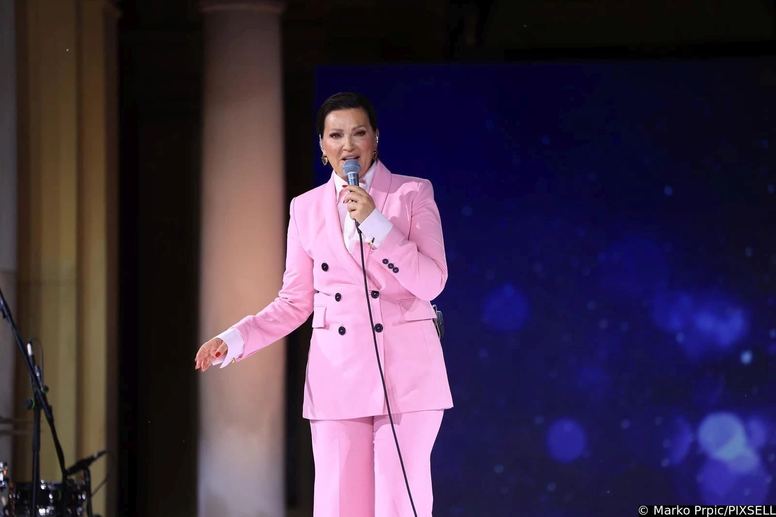 Nina Badrić često dijeli modne inspiracije: Njena zelena haljina odličan je izbor za novogodišnje zabave