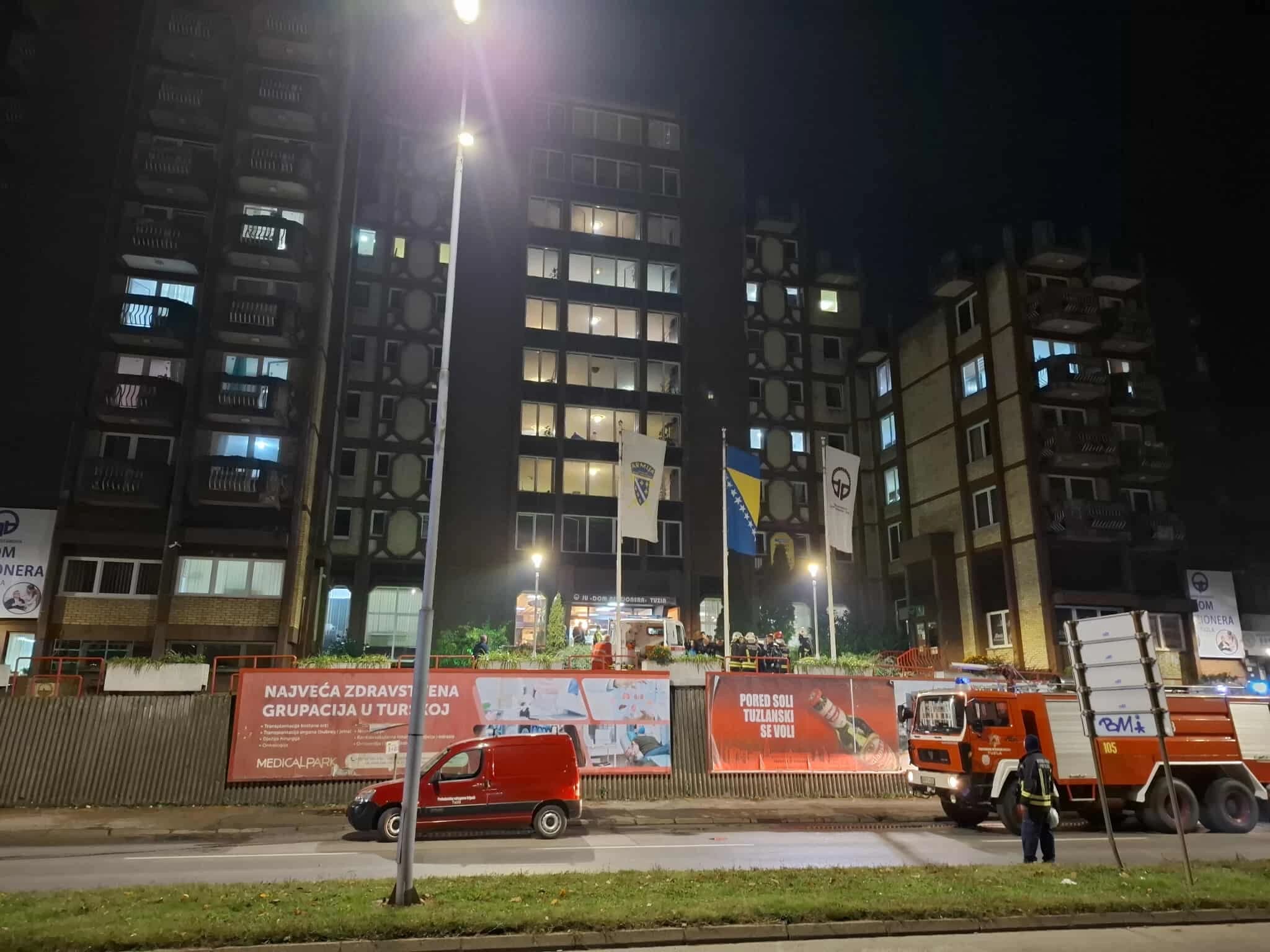 Dom penzionera Tuzla tokom požara