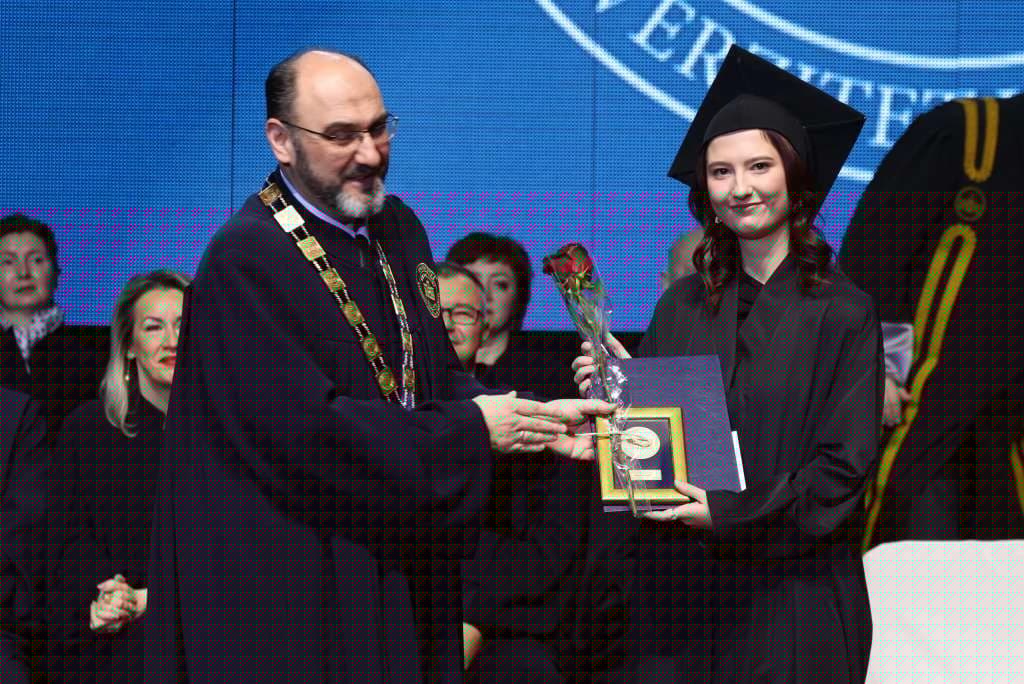 Dodijeljene diplome za 3.547 diplomanata i magistranata u Sarajevu: "Vi ste generacija koja ne smije biti posmatrač"