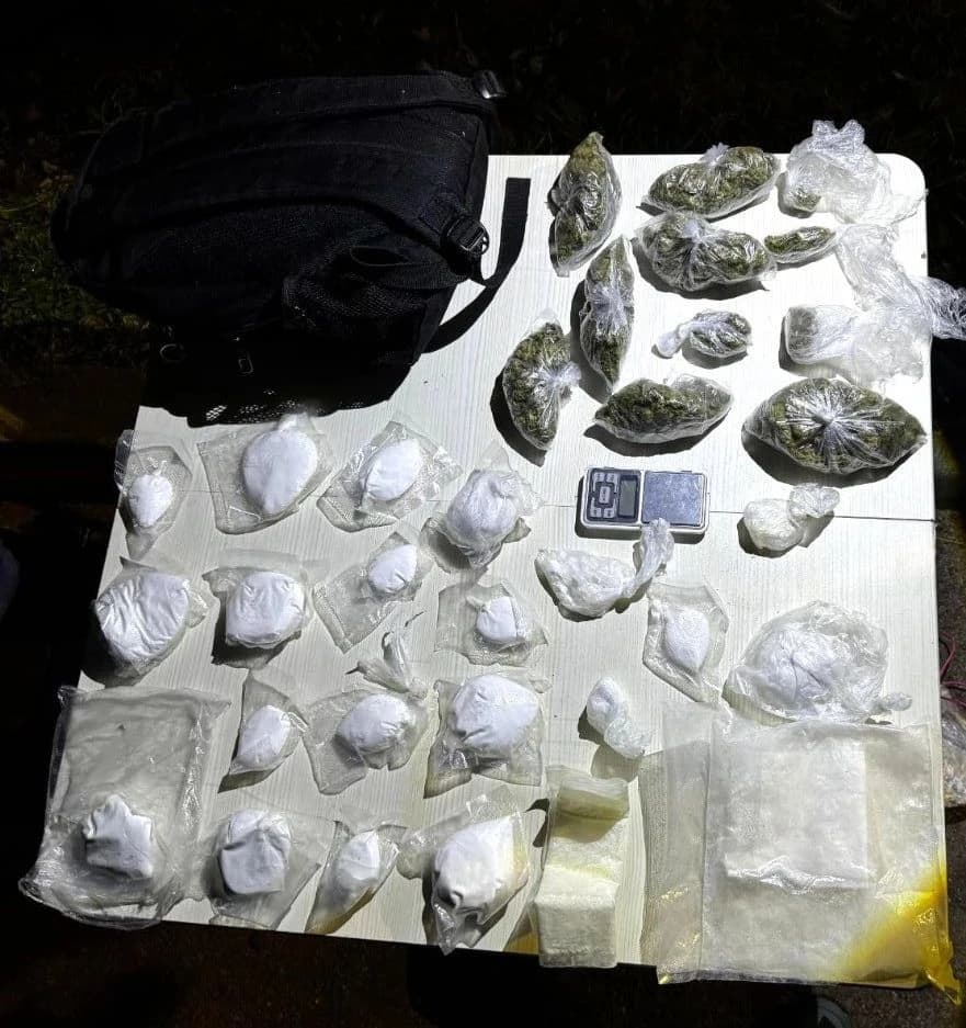 Bjegunac za kojim je raspisano osam potraga u Tuzli "pao" sa drogom i repetiranim pištoljem, autom bježao policiji