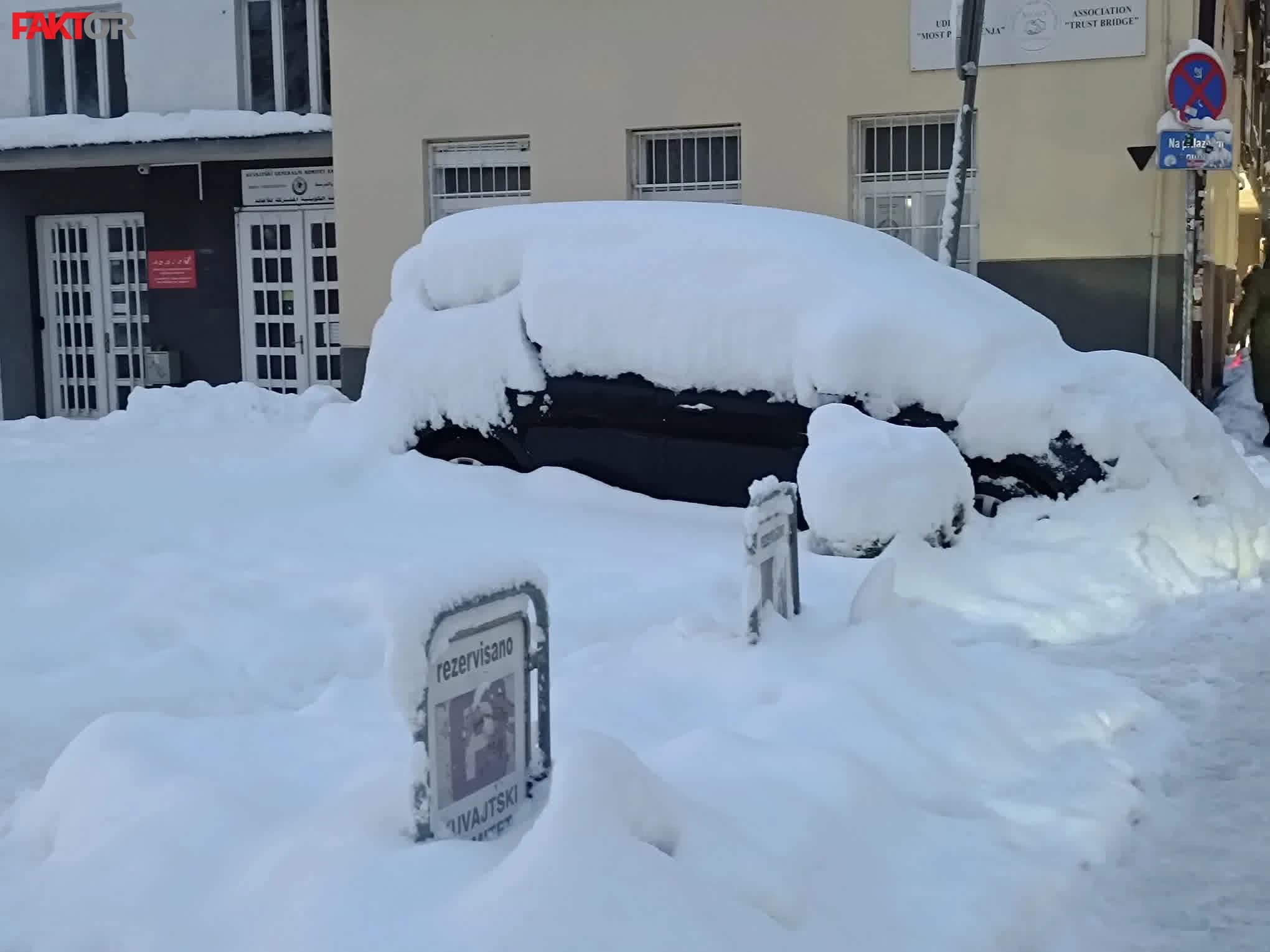 Kako očistiti prilaze i staze od snijega bez lopate?