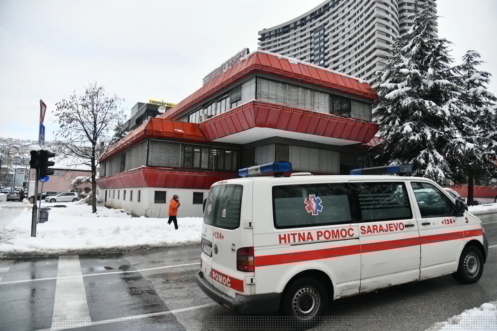 Haos na ulicama Sarajeva zbog snijega i leda; Hošić: Kretanje svesti na minimum, pad može izazvati ozbiljne komplikacije