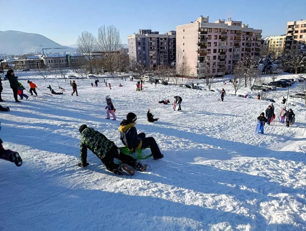 Djeca su uživala u zimskim čarima
