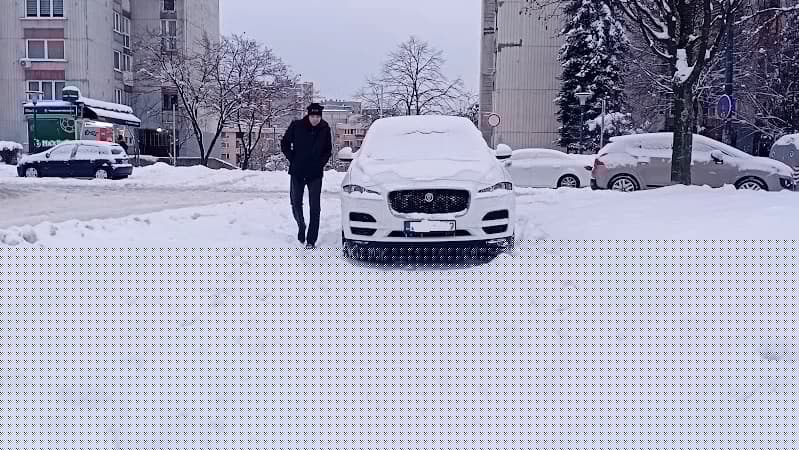 Ne koristite sprejeve za odleđivanje unutar kabine