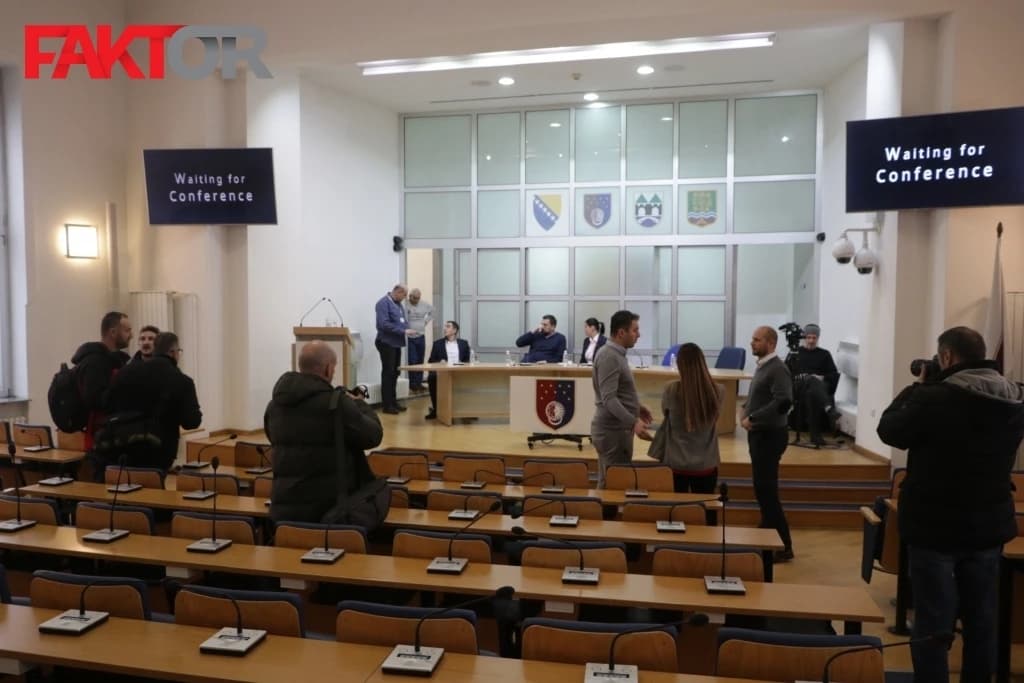 Uoči sjednice Skupštine KS: Pojačano prisustvo policije u zgradi i oko zgrade Kantona