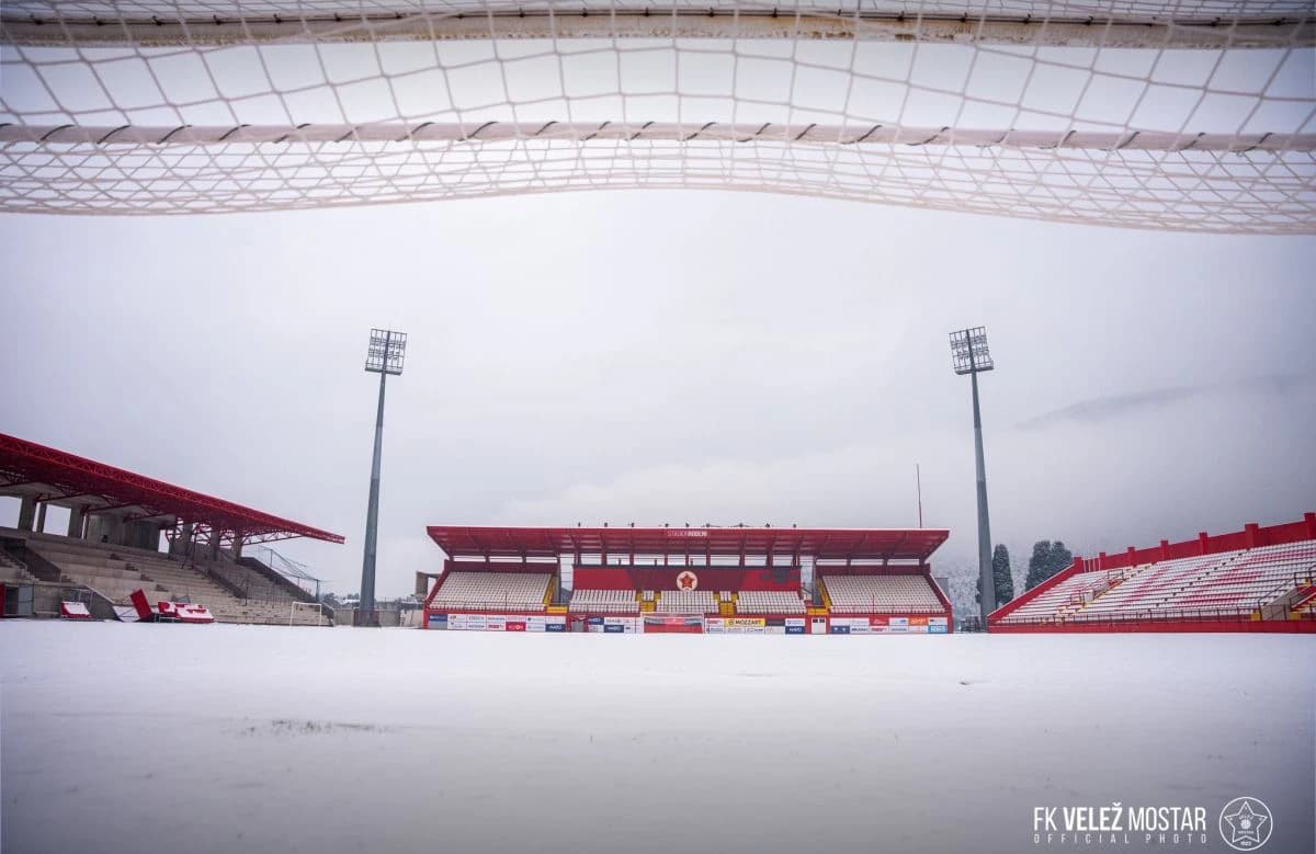 Snježni pokrivač okovao stadion Rođeni