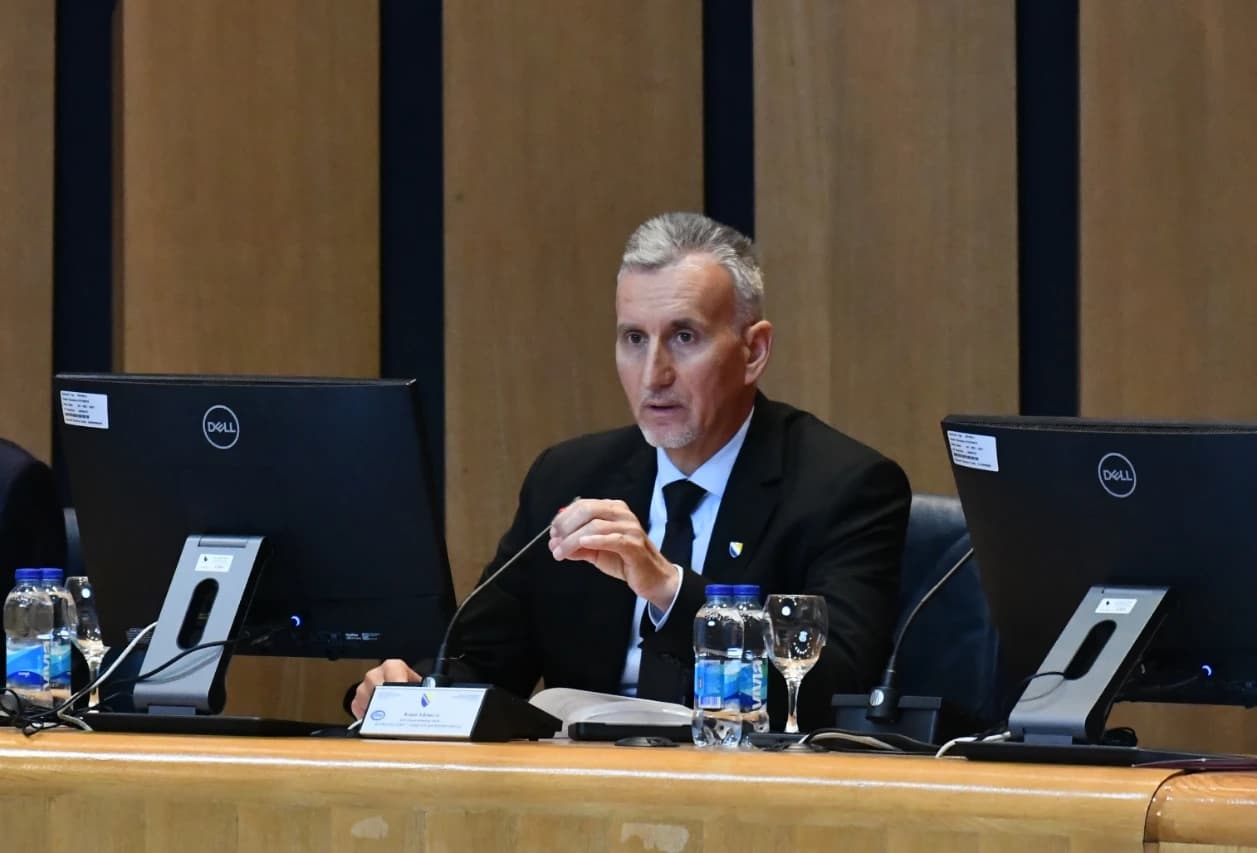 Ademović kritikovao politiku kadroviranja NiP-a: Za direktora KJKP Rad imenovan komunikolog, bio tek četvrti na listi