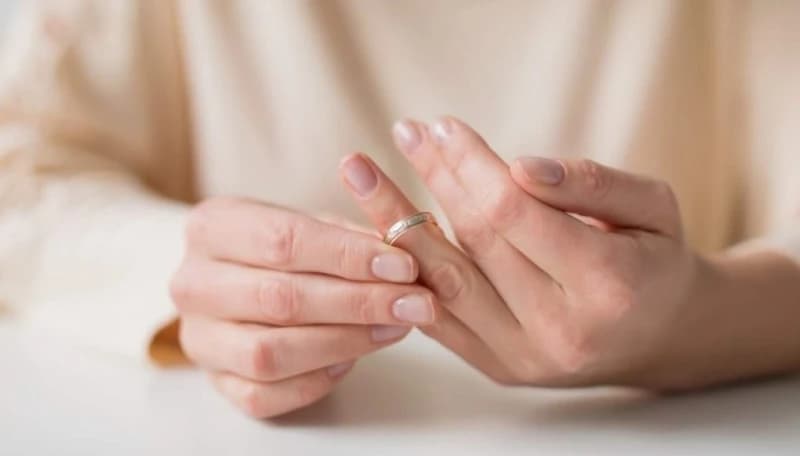 Prsti su vam otečeni? Evo kako lako skinuti prsten bez boli