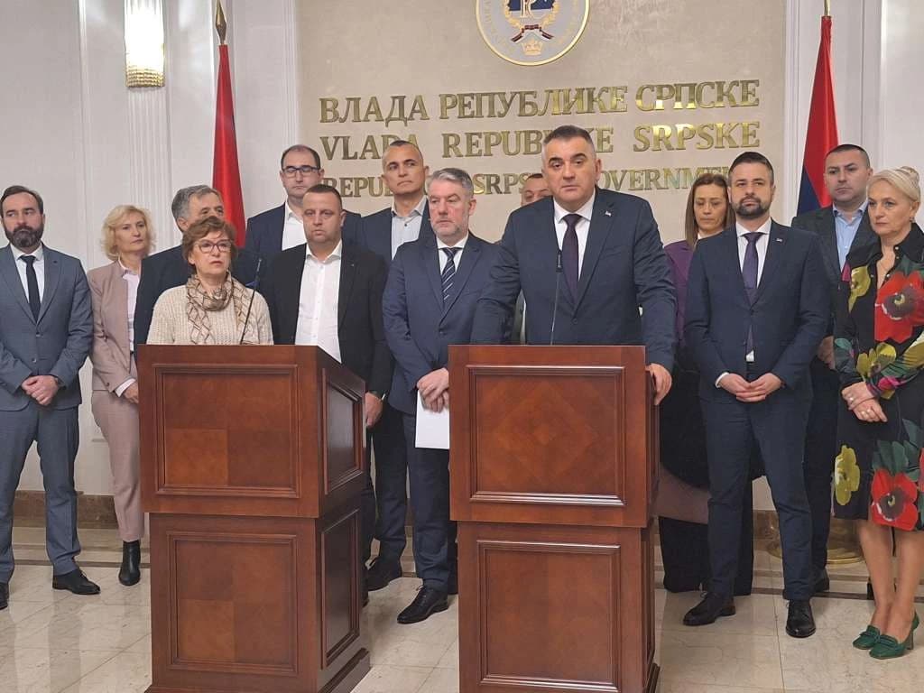 Građani se zadužuju jeftinije od entiteta: Zašto je RS rizičniji klijent od običnog čovjeka