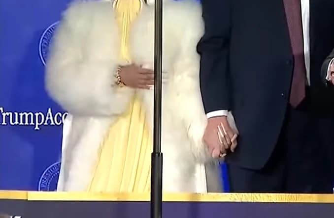 Pogledajte koga Trump drži za ruku, govorila je da je ilegalna migrantica; predsjednik SAD-a: I ja ću pustiti nokte