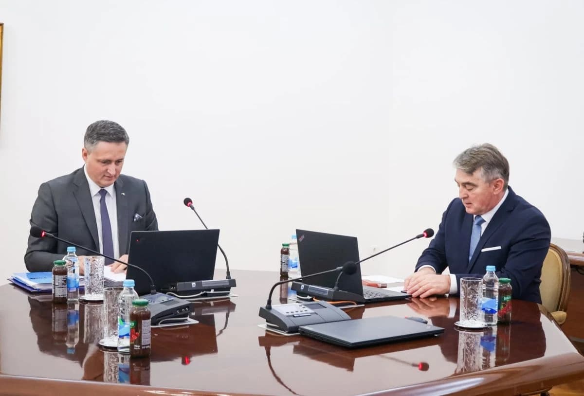 Vječiti kandidat Bećirović udario na Komšića, a zakačio i Izetbegovića: Denis između kampanje i "ozbiljnog posla"