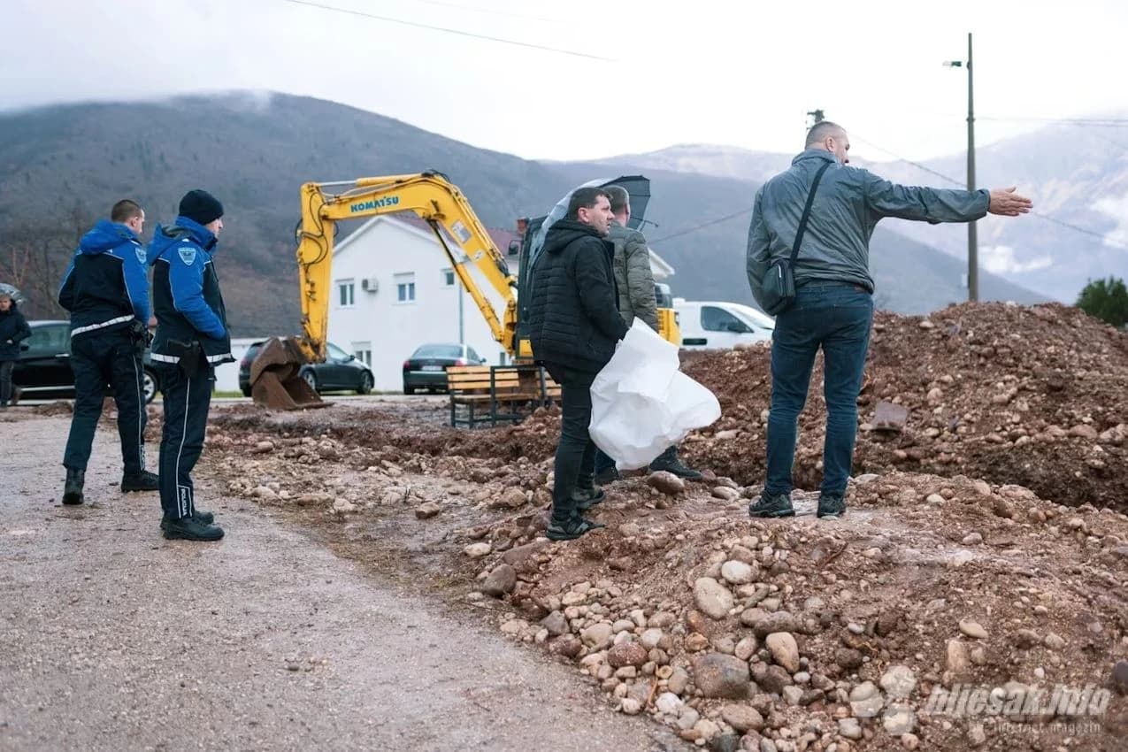 Otkopali ljudske kosti tokom radova kod Mostara: "Mještani su rekli da je tu groblje, ali vlasnici su tvrdili drukčije"
