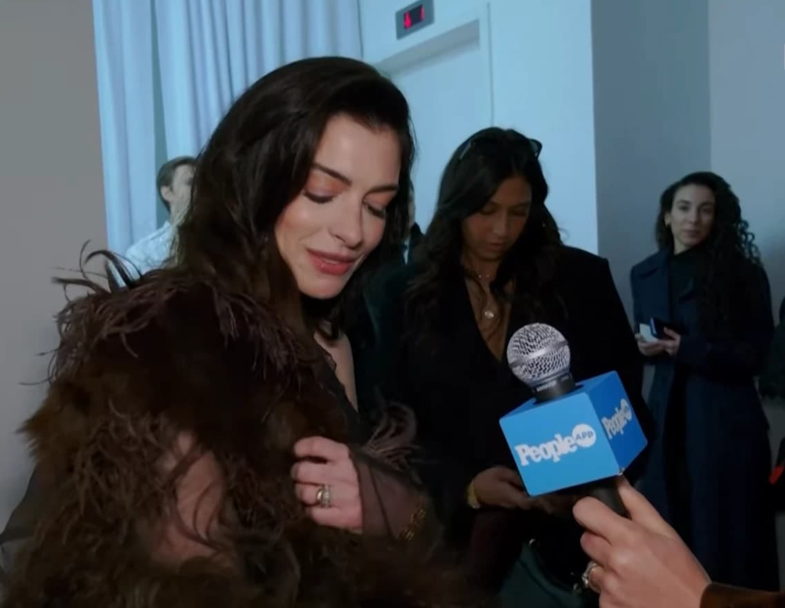 Hathaway na reviji