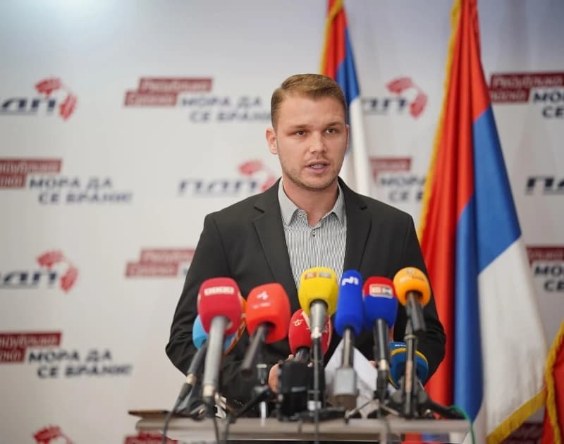 Stanivuković: Predložit ću zakon o zabrani promovisanja fašizma i nacizma; nedavno se slikao sa četničkom zastavom