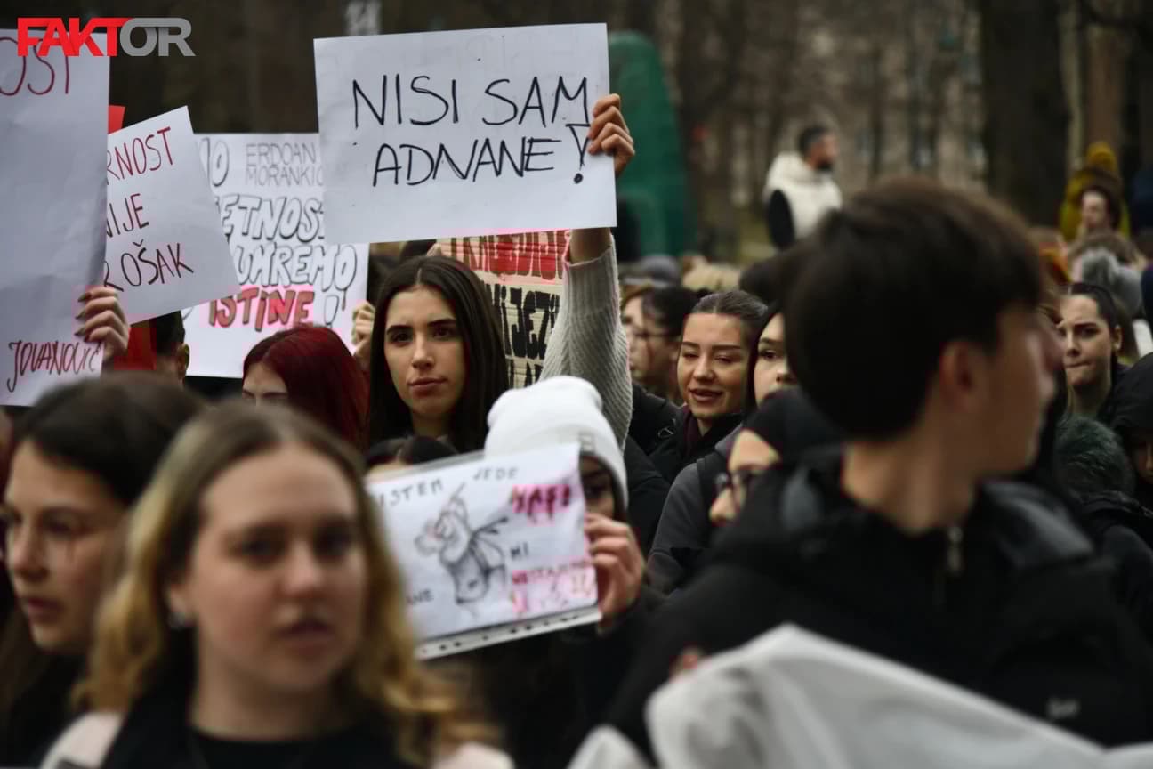 Mladi danima protestuju