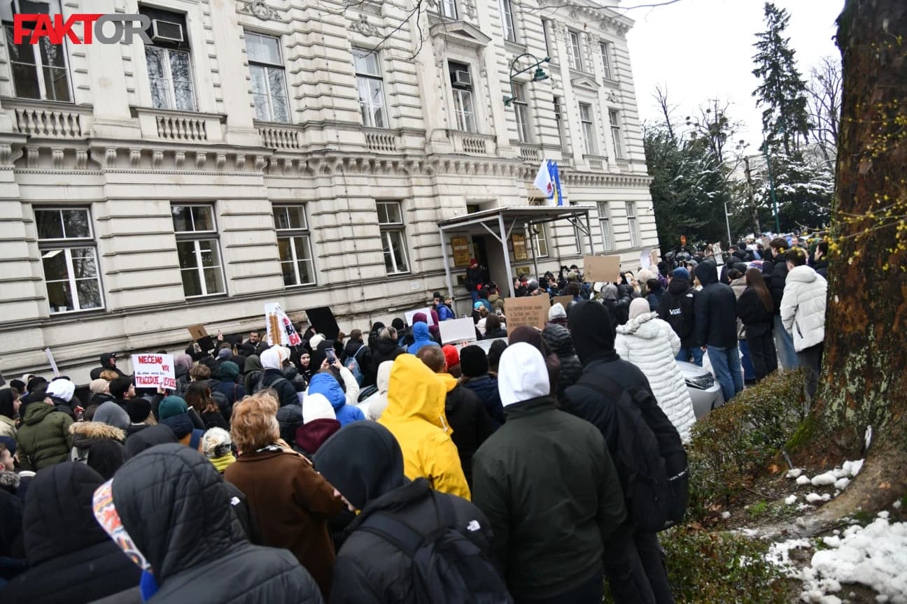 Završeni protesti u Sarajevu, novi sutra u 12 sati: Demonstranti poručili "istrajat ćemo jer hoćemo pravdu"
