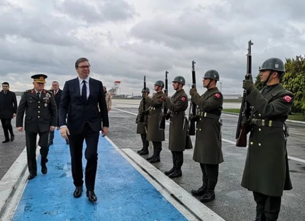 Vučić se na Instagramu pohvalio snimkom iz Istanbula i pozdravom "Merhaba asker"