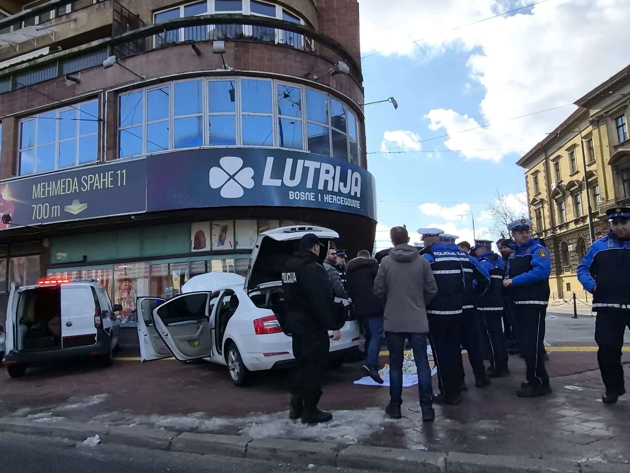 Kod muškarca koji je pokušao vozilom proći kroz masu policija našla spid, ecstasy, marihuanu...