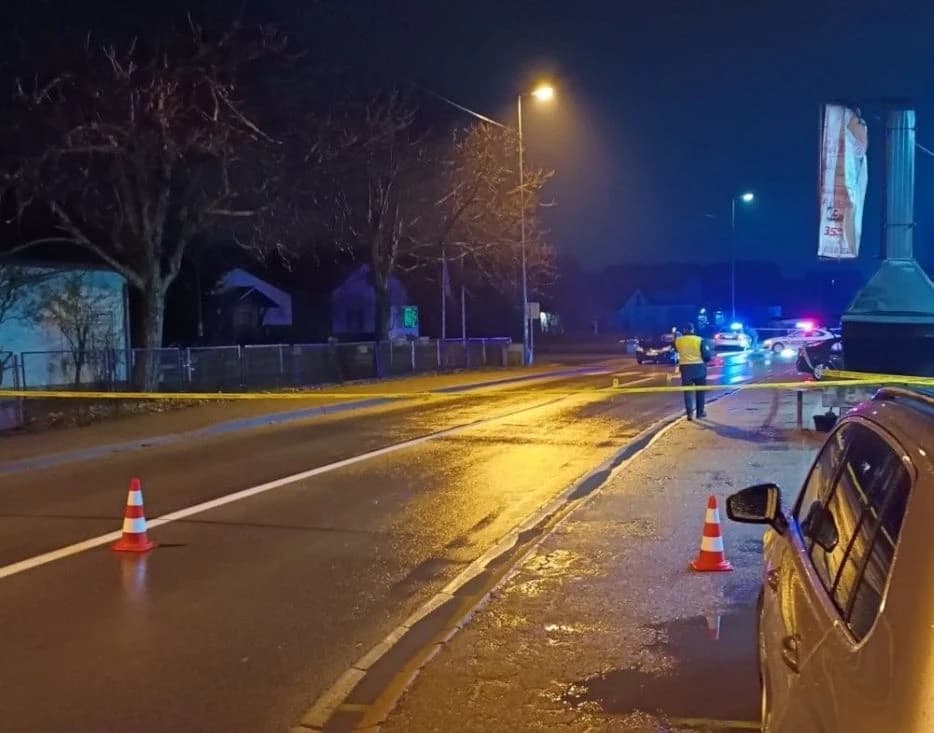 Detalji nesreće kod Lukavca: Trojicu pješaka pokosio 20-godišnjak za volanom BMW-a