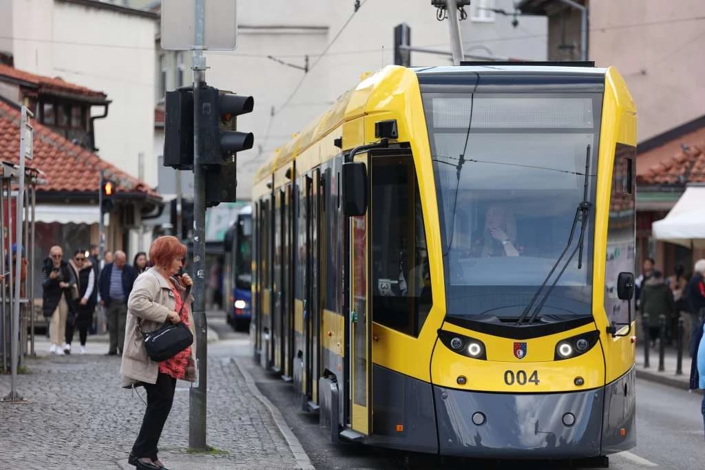 Ministarstvo saobraćaja KS: Nabavlja se pet električnih autobusa, novi tramvaji trebaju doći u Sarajevo do 2030.