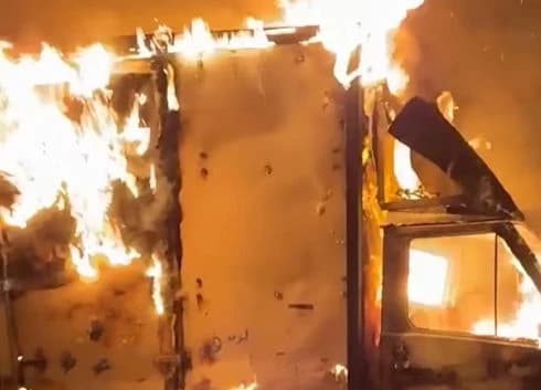 Ilegalni izraelski doseljenici zapalili palestinske kuće i vozila u okupiranom Hebronu na Zapadnoj obali