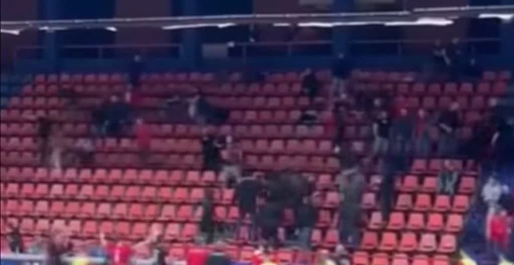 Pojavio se video napada huligana na goste u Banjoj Luci: Ušetali se u dvoranu, ubrzo i izašli