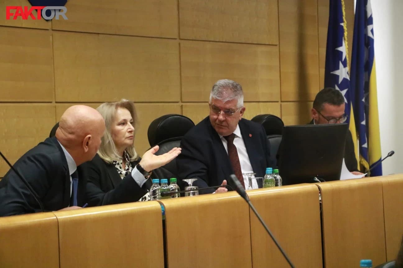 Opozicija o slučaju Miokovića i Boškovića: "Poklali" se radi pozicija, molio je SDA, DF i SBiH da ga ne smijenimo