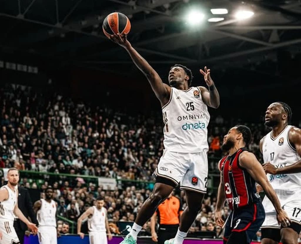 Spektakl u Zetri: Musa, Kamenjaš i društvo srušili Baskoniju