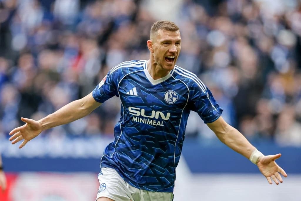 Muslićev Schalke šokiran u 98. minuti: Džeko pogodio, pa žestoko kažnjen