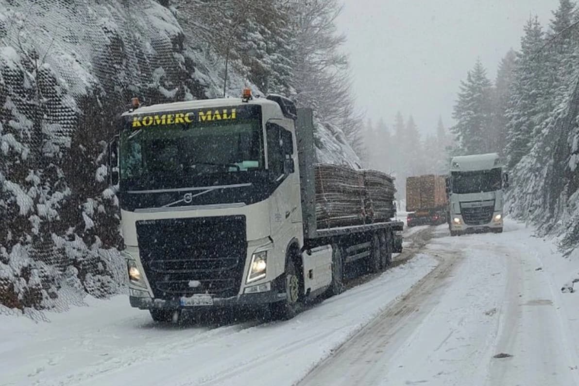 Snijeg uzrokovao kolaps na putu u BiH