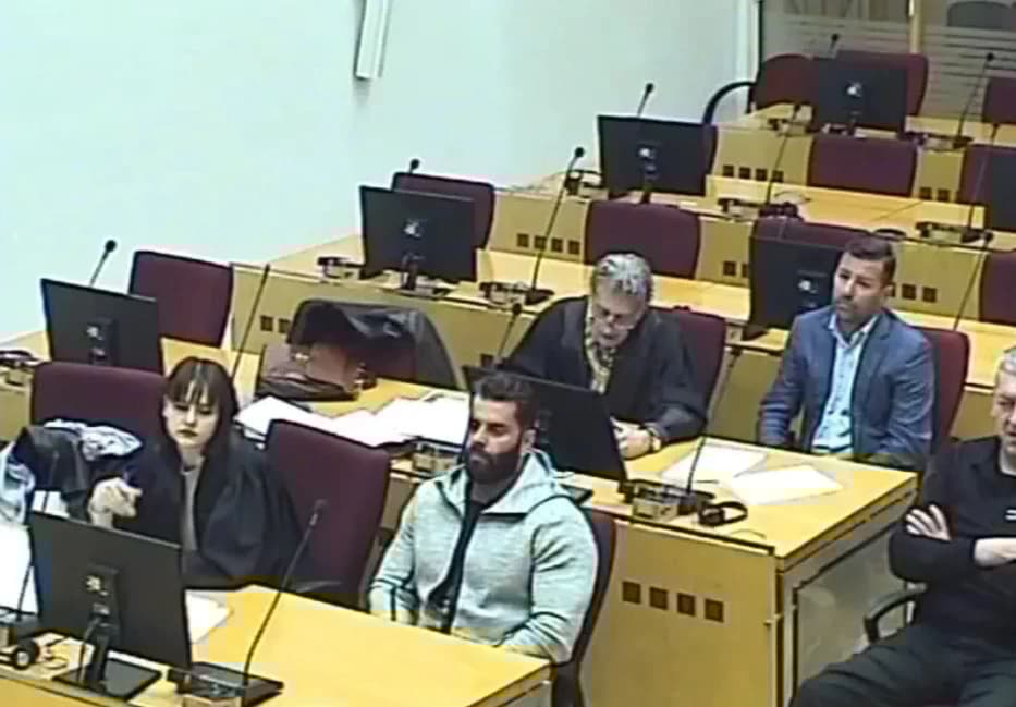 S ročišta Dženisu Kadriću i Alemu Hodoviću (desno) u februaru 2024.