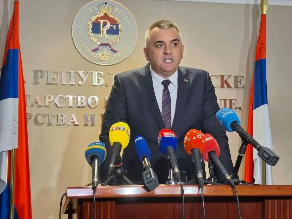 "Pola čovjek, pola ostavka": Savo Minić treći put premijer RS-a u šest mjeseci, prekucao igricu