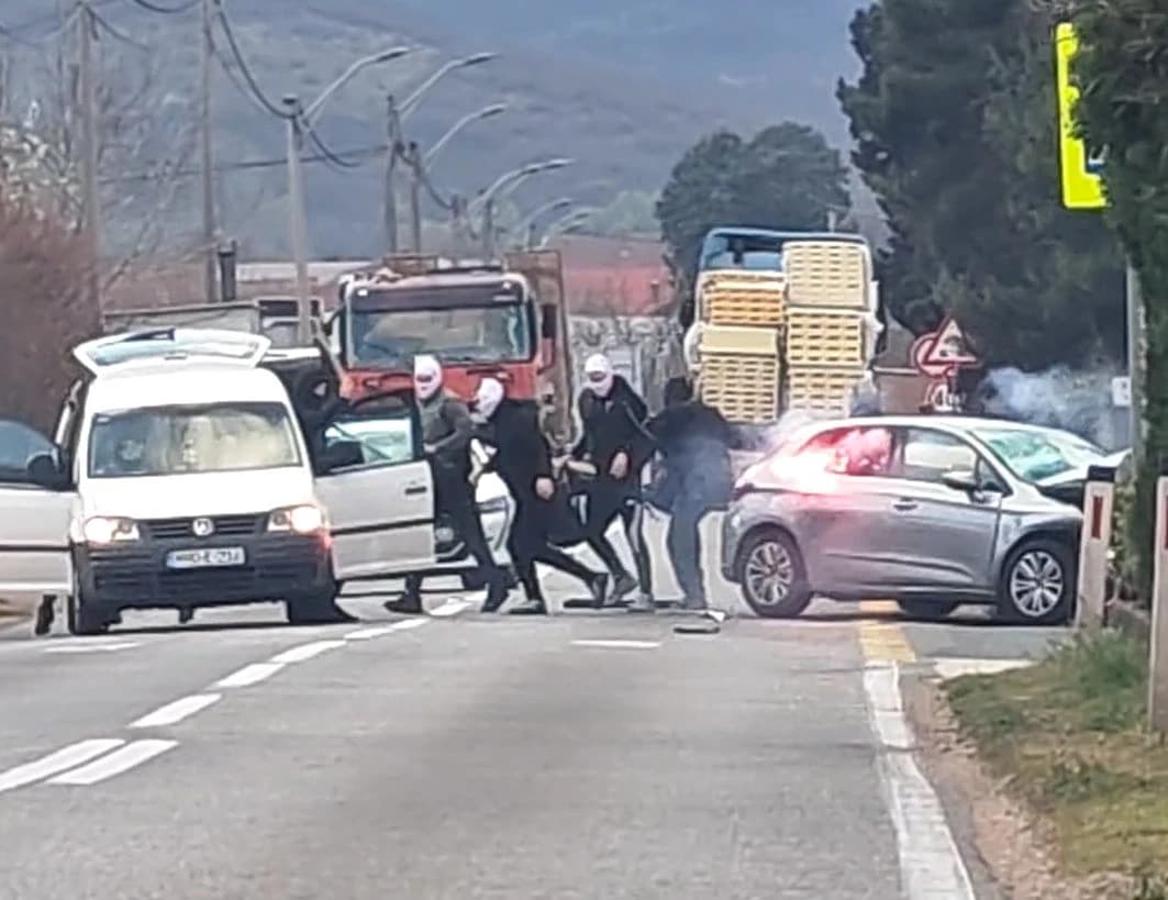 Policija HNK potvrdila: Auto zapaljeno, vozač povrijeđen; spekuliše se o navijačkom obračunu