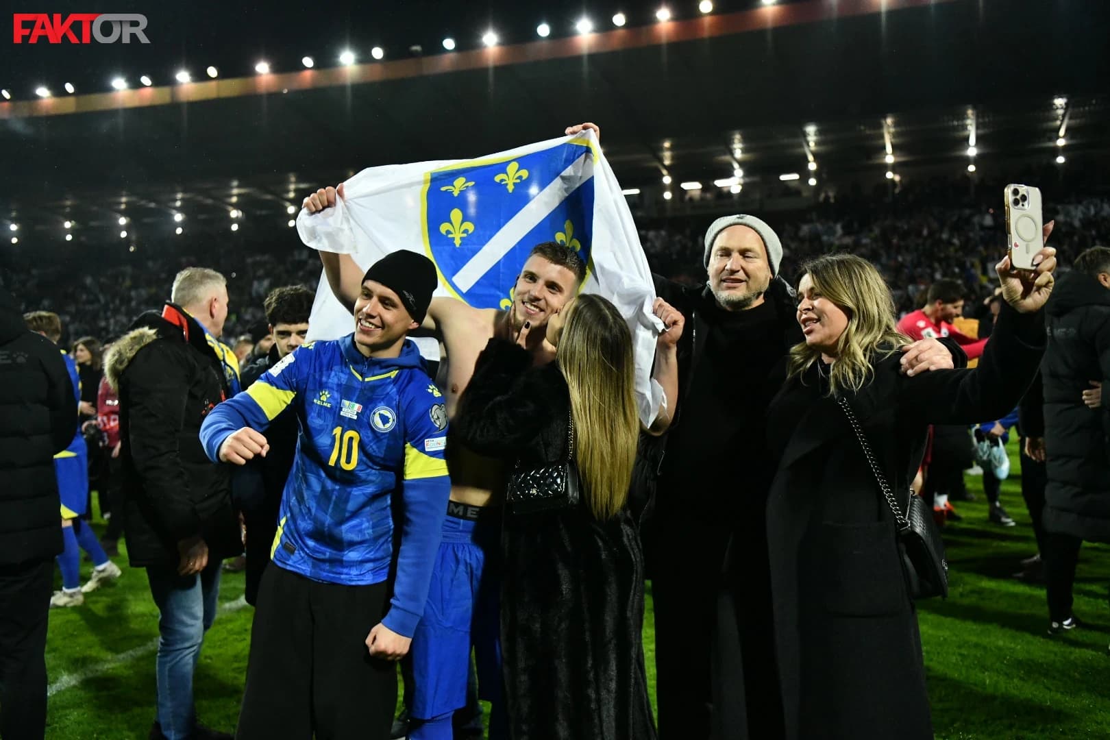 Demirović sa zastavom slavi veliki trijumf