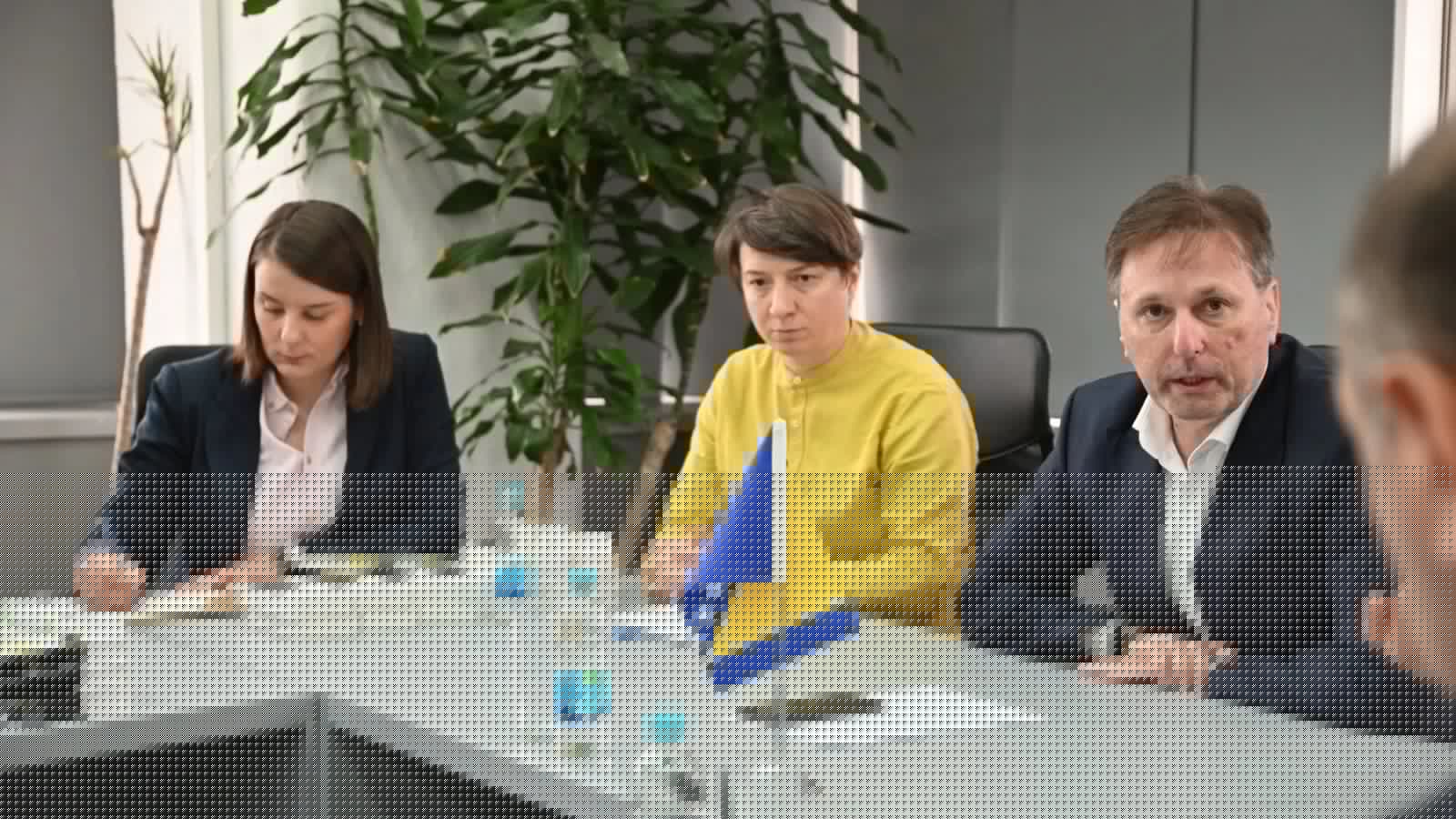 Ministar Hrnjić podijelio telefone