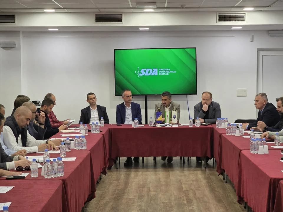 SDA Mostar: Revidirat ćemo učešće naših predstavnika u svim tijelima Grada, Kordićeva namjera prelazi crvenu liniju