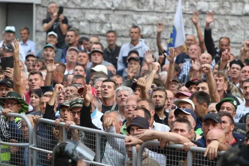 Protesti demobilisanih 