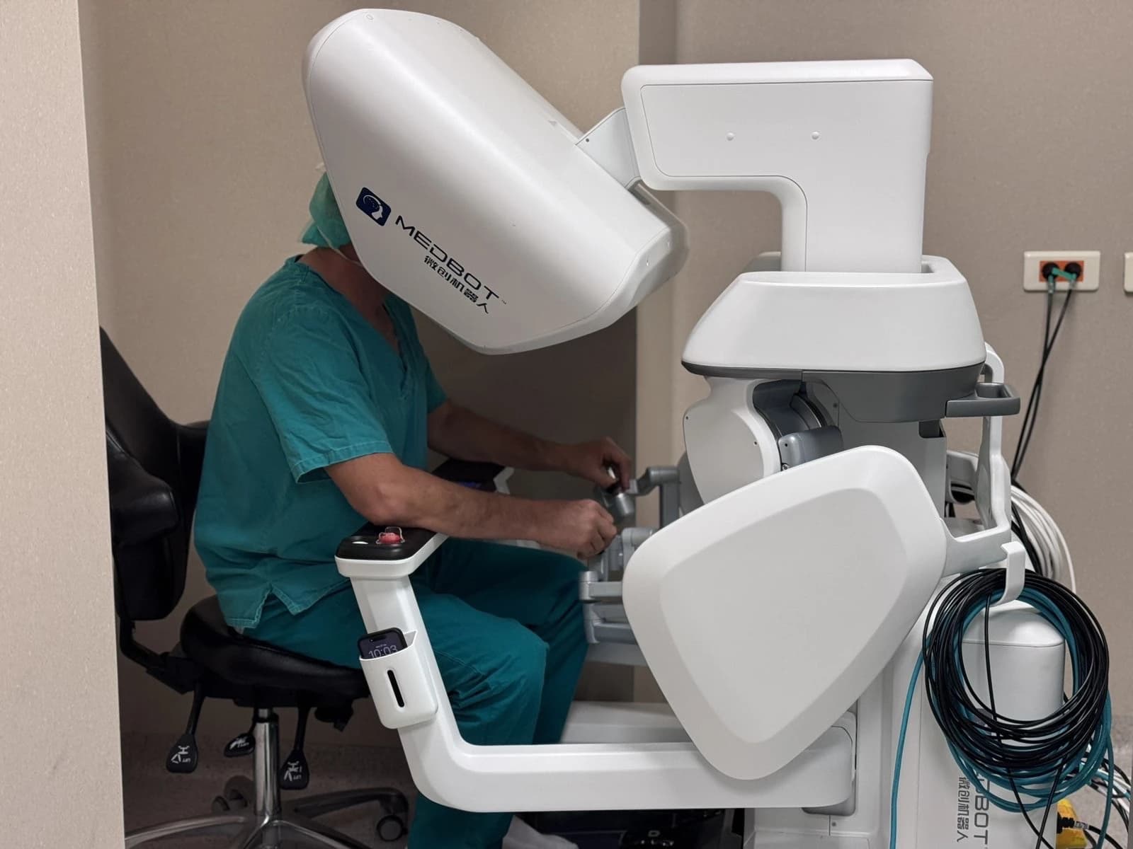 U KCUS-u roboti prvi put asistirali u operacijama