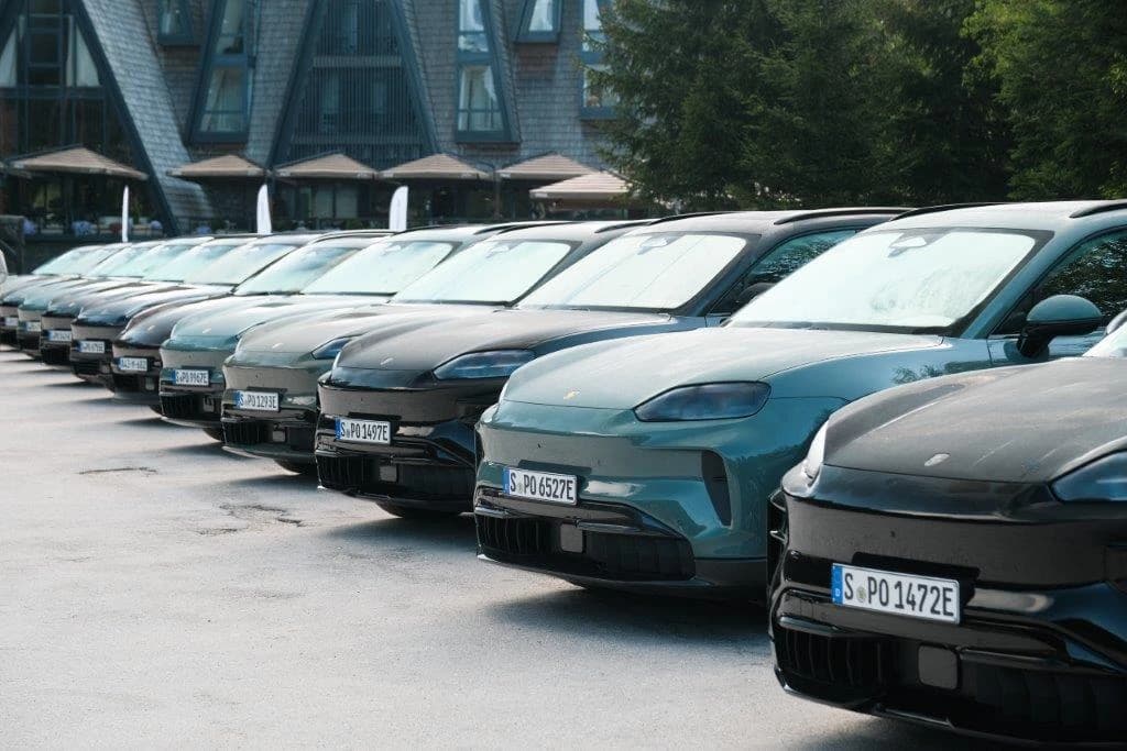 Održan Porsche Cayenne Road Show 2026: Kada planina postane pista, a električna budućnost stvarnost