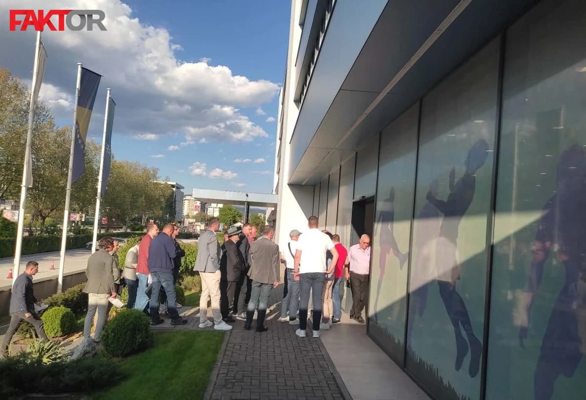 Predstavnici klubova nedavno nisu mogli ući na sjednicu Skupštine FSKS