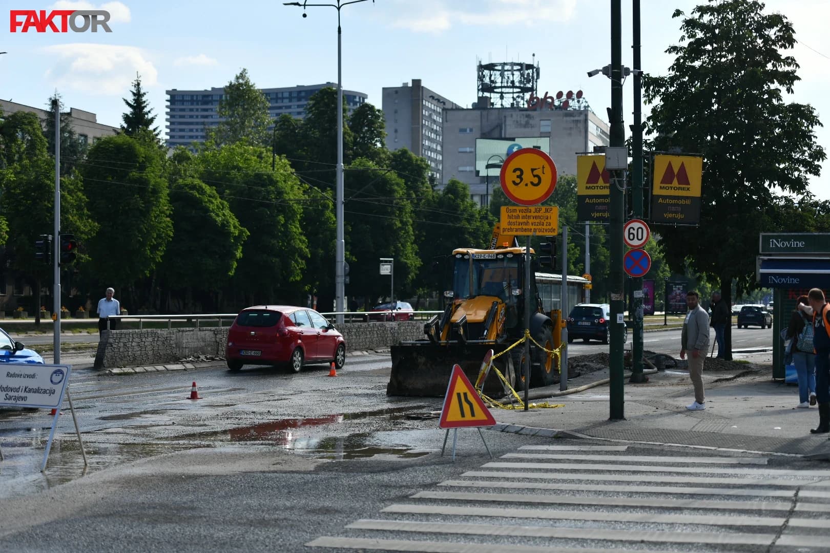 "Stradala" i glavna cesta: Veliki dio Sarajeva od sinoć bez vode, radnici ViK-a tek došli na teren