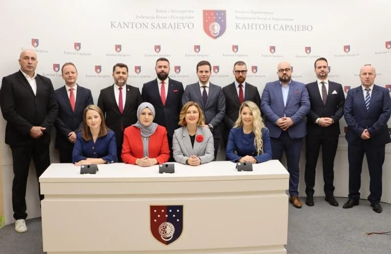 Totalno rasulo u Vladi KS