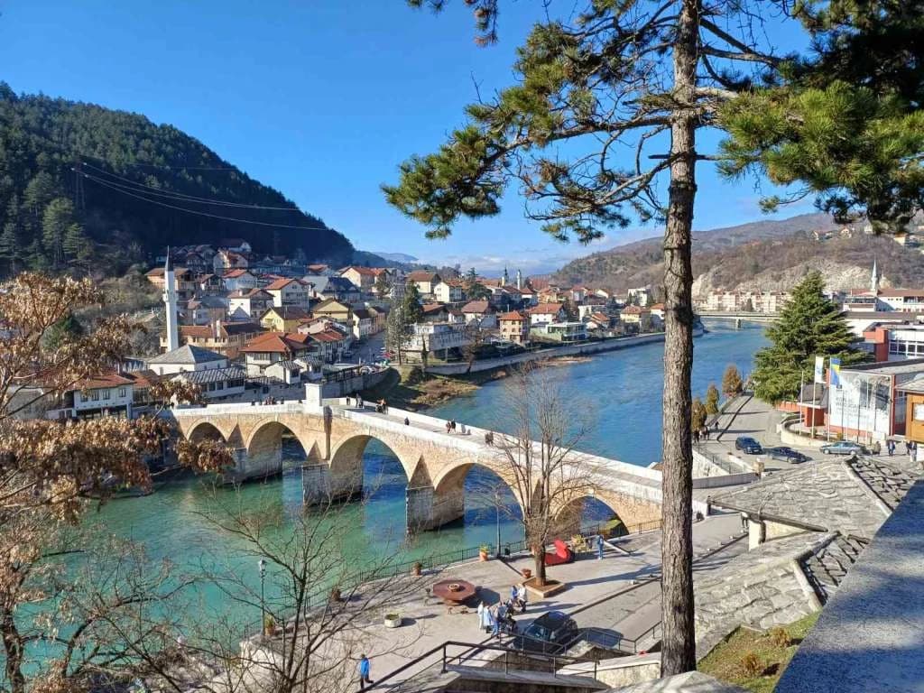 Konjic bez autobuske stanice: Građani pod nadstrešnicom, turisti se snalaze uz Google